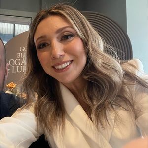 Meet your Posher, Simona